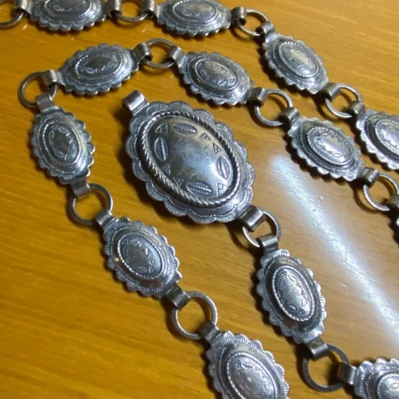 ✨ Vintage Sancrest® / Sanford Silver-Tone Concho Belt | Southwestern | 1960s–70s - Picture 9 of 12